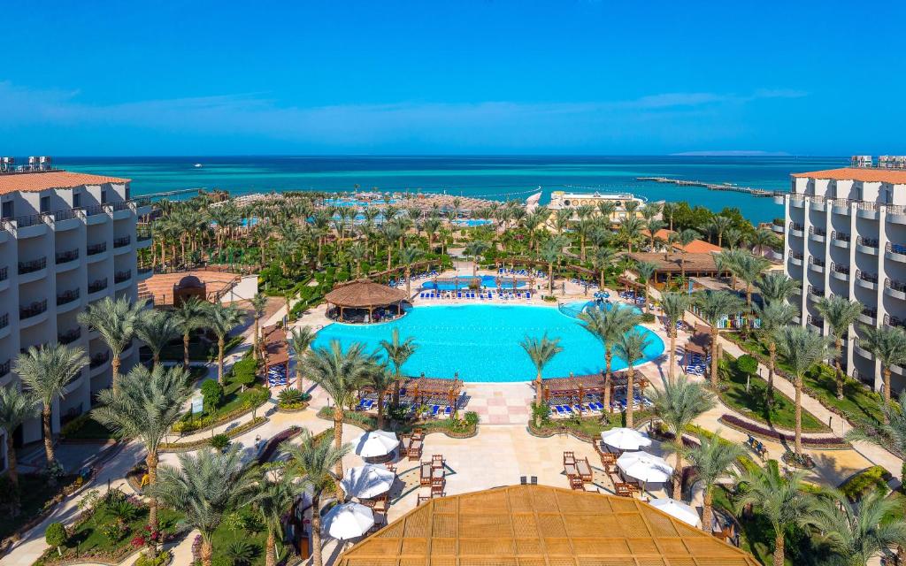 een luchtzicht op een resort met een zwembad bij Hawaii Le Jardin Aqua Resort - Families and Couples Only in Hurghada