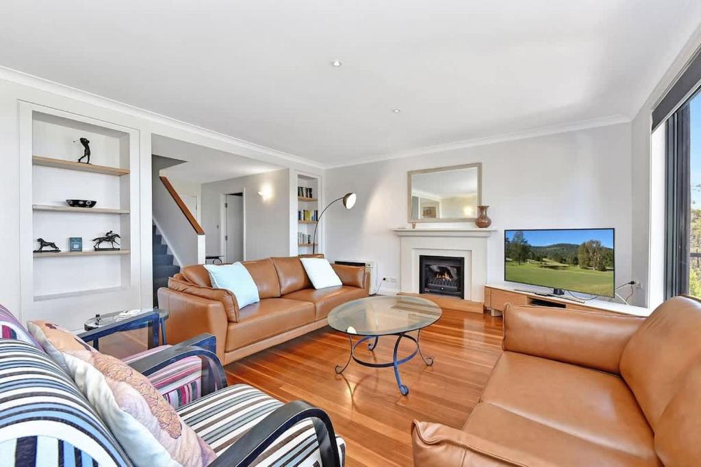 Zona d'estar a Villa 3br Tranquility Villa located within Cypress Lakes Resort
