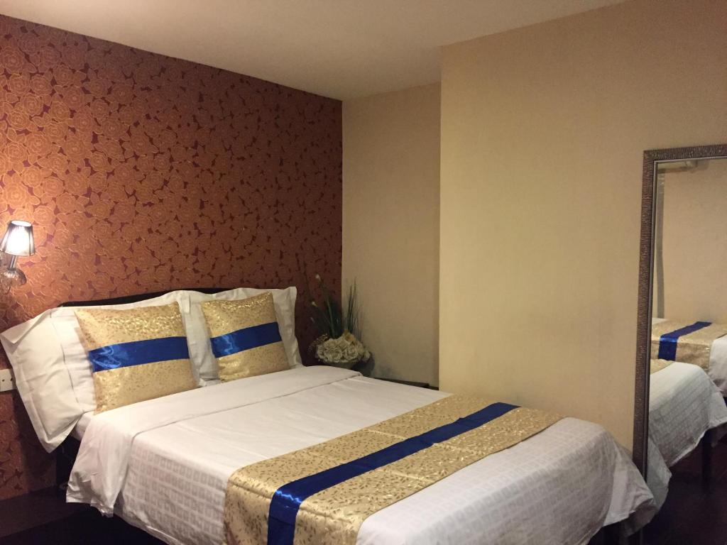Postel nebo postele na pokoji v ubytování California Hotel