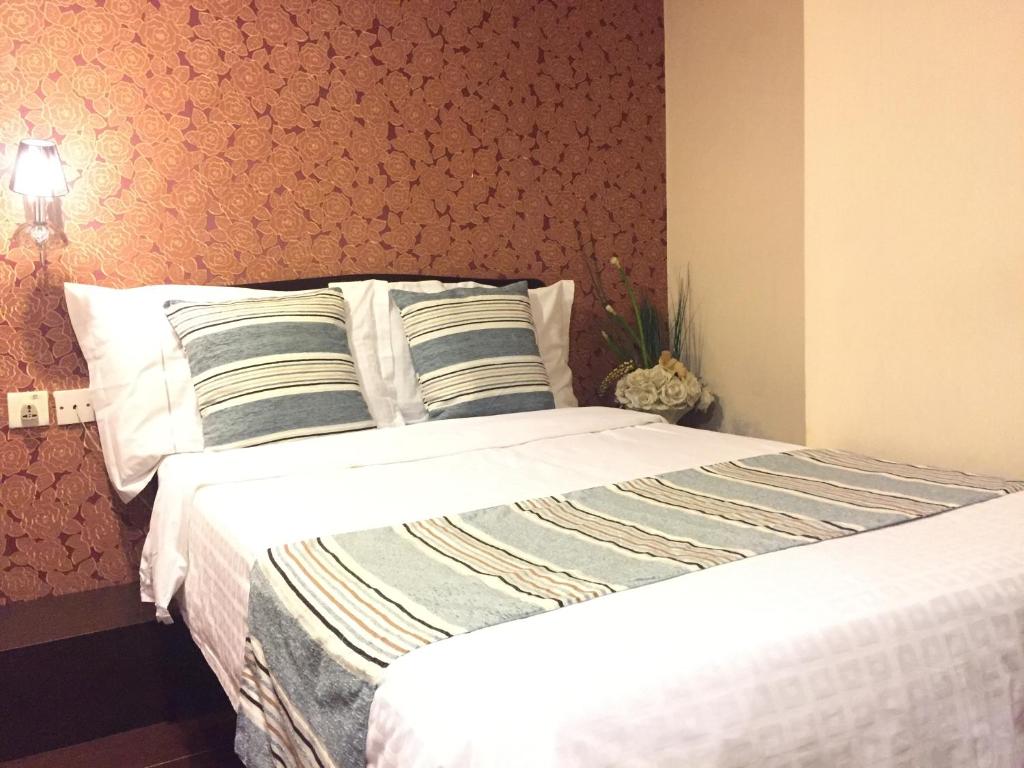 Postel nebo postele na pokoji v ubytování California Hotel