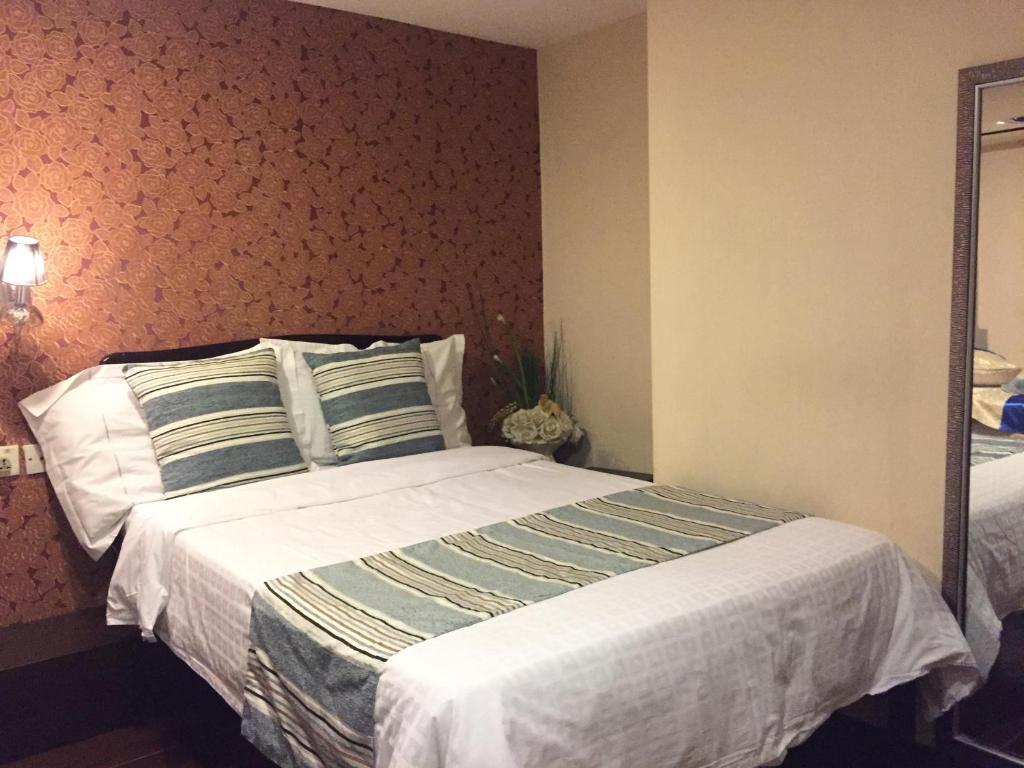 Postel nebo postele na pokoji v ubytování California Hotel