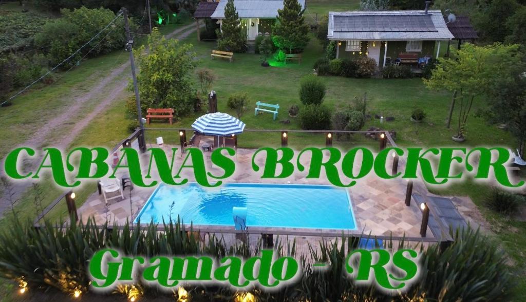 an aerial view of a backyard with a swimming pool at Cabanas Brocker in Gramado