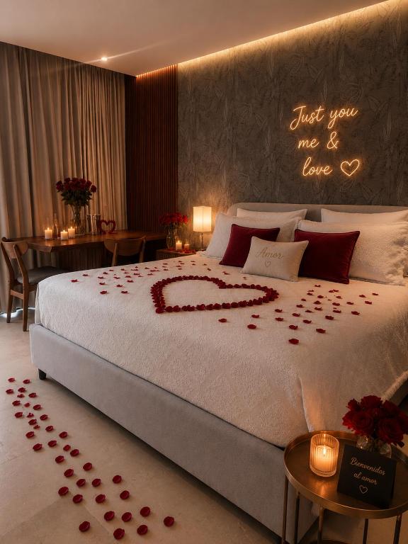 a bedroom with a large bed with roses on it at Escapada romántica- decoración sobre pedido in Nuevo Vallarta