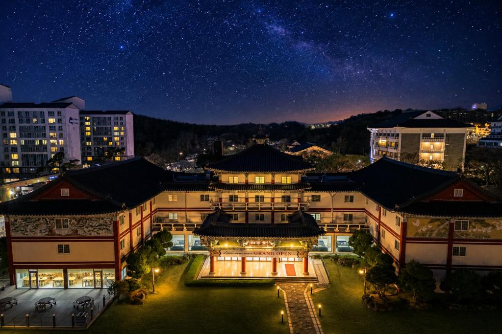 a building at night with a star filled sky at 프레지던트 신라연수원 in Gyeongju