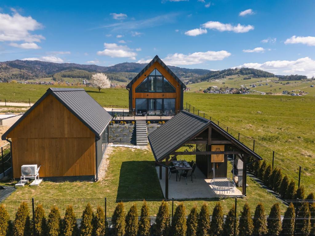 a house on a hill with a view at LakeHome&Spa nad Jeziorem Czorsztyńskim in Kluszkowce