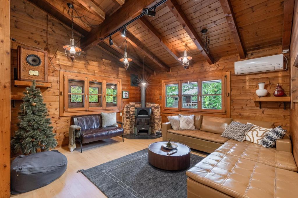 Kodachi Chalet by Morino