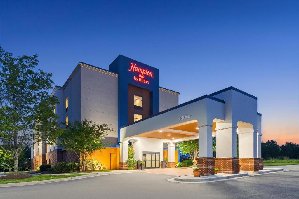 a rendering of the front of a hotel at Hampton Inn Farmville in Farmville