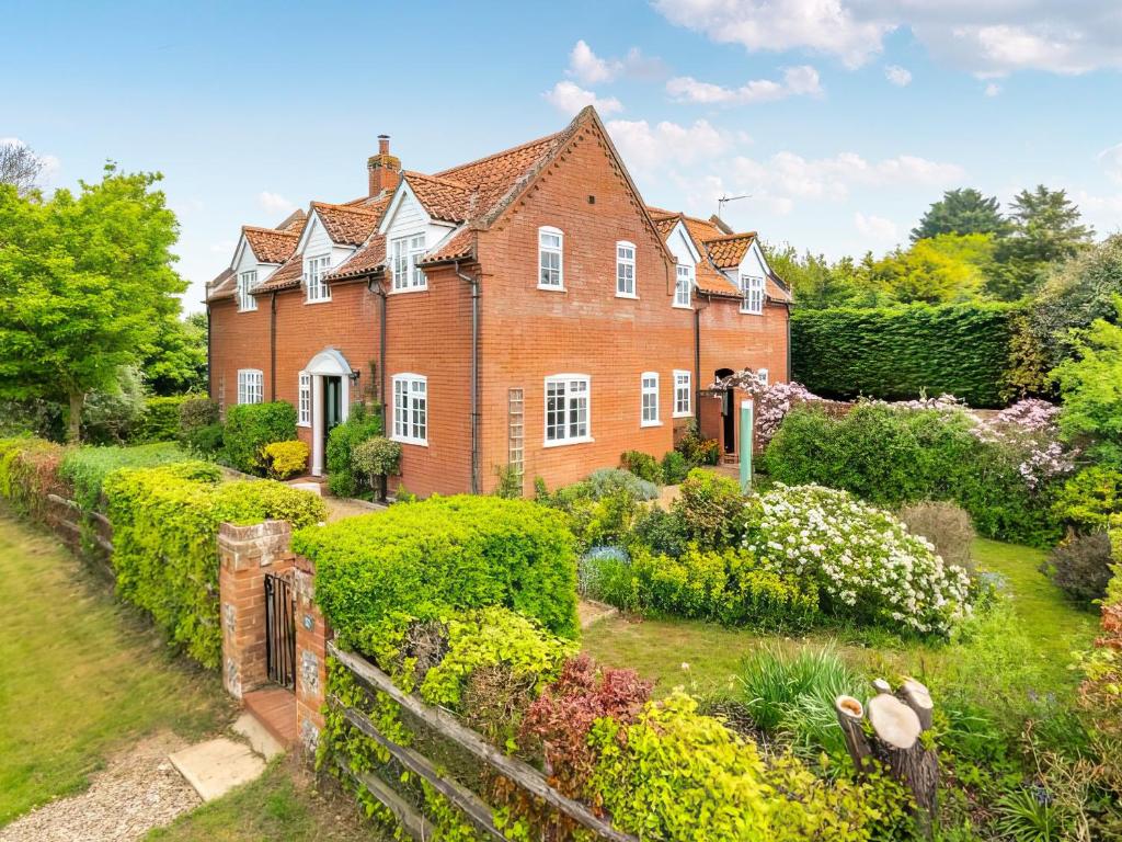 an old brick house with a garden in front of it at Scarrow Beck House in Hanworth