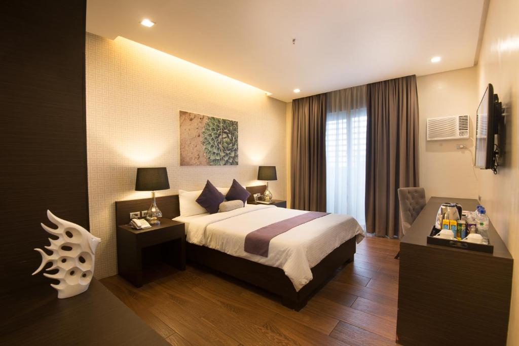 Postel nebo postele na pokoji v ubytování Lenox Hotel