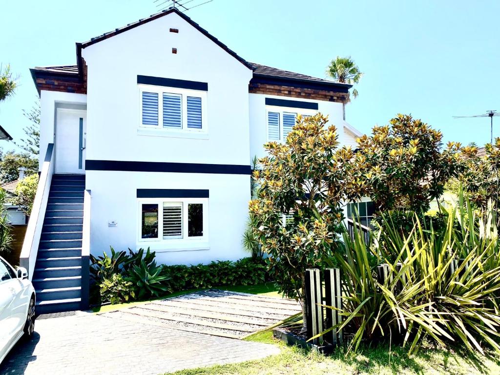 Manly Beach Retreat with free onsite parking