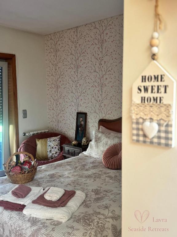 a bedroom with a bed with towels on it at Vintage Boutique Room in Lavra