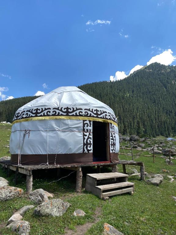 a yurt sitting in the middle of a field at Kerben Yurt Camp Arashan in Mineralʼnyy Istochnik Altyn-Arasan