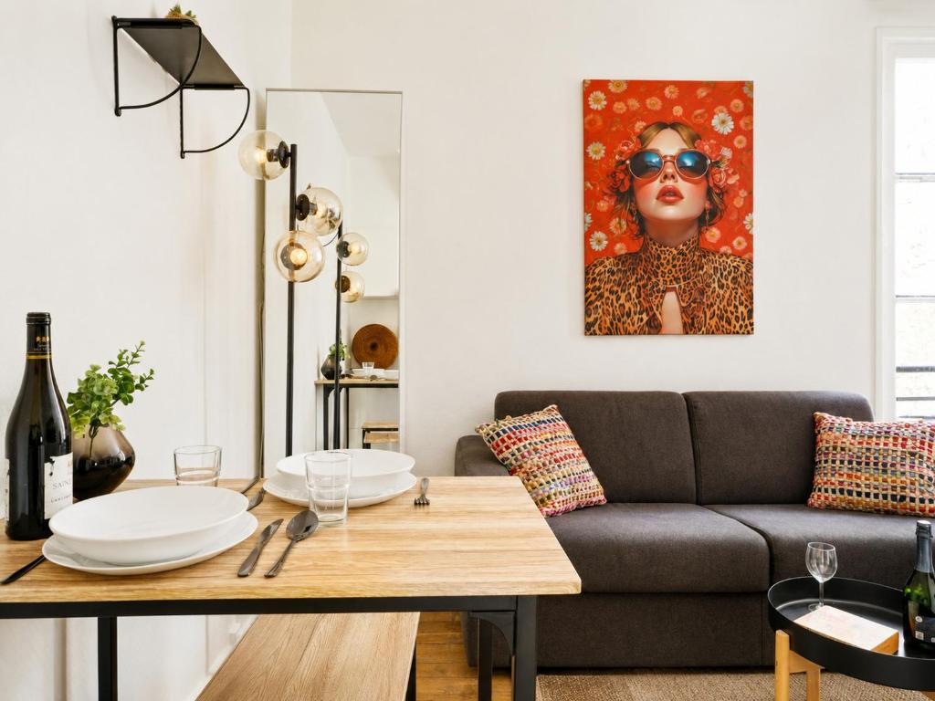 Sevres Cosy studio