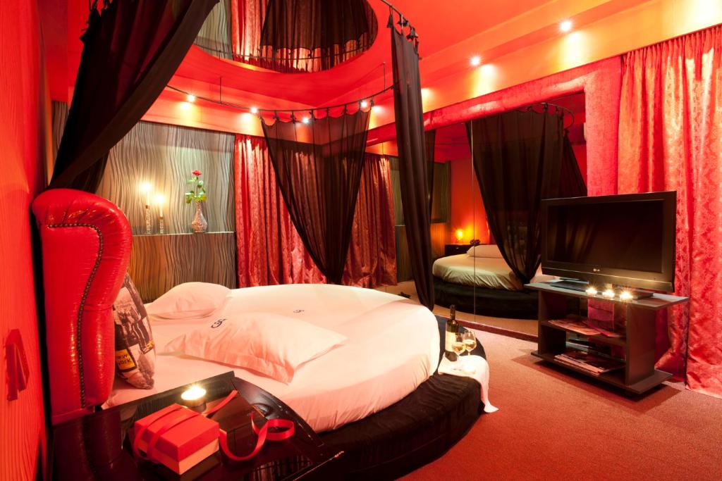 The Crystal Blue Hotel - Resim 32