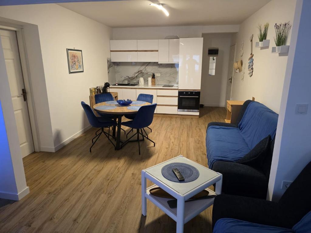 Apartment Blue Maris