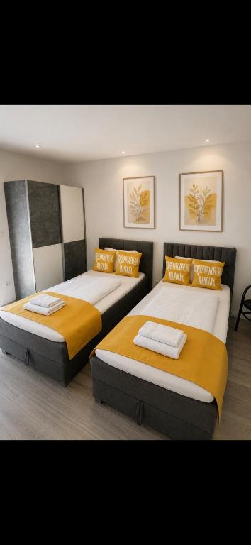 two beds in a room with two bedsitures at Ferienwohnung Manolya in Günzburg