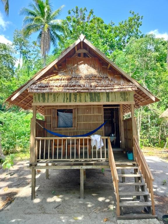a small hut with a thatched roof at Kafdarun Homestay in Dokkor