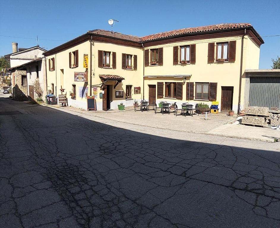 an empty street in front of a building at Desdemona House Pub in Castellino Tanaro
