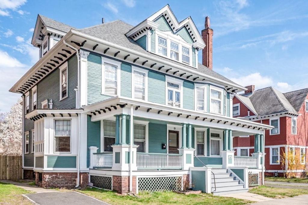 an older house with blue and green paint at YLD Rooms - Shared Bathrooms & Spaces in Springfield