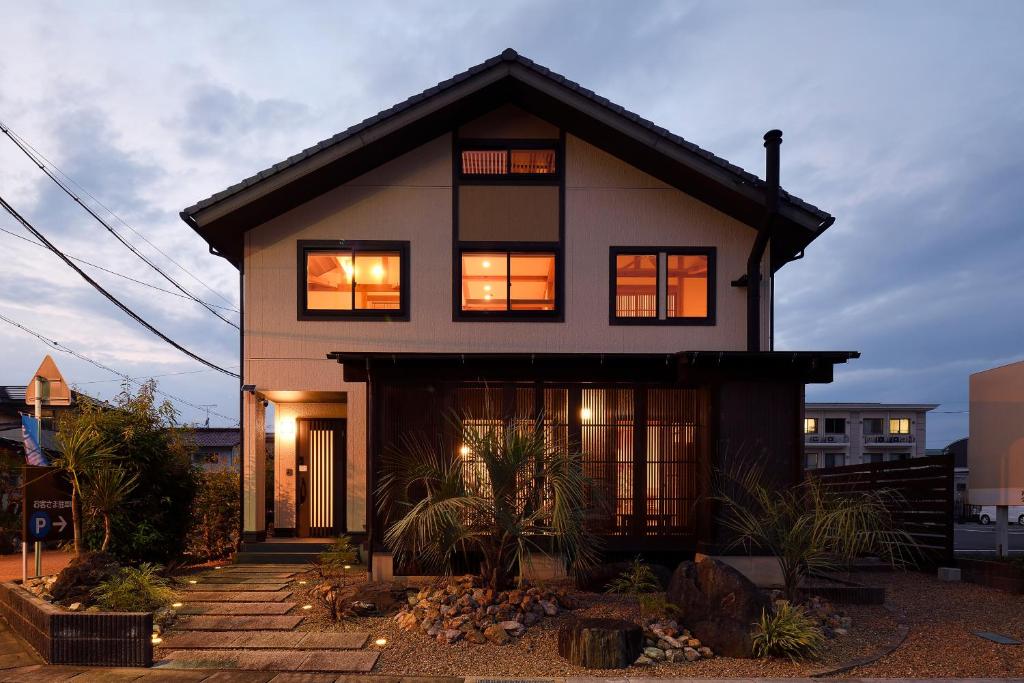 a house with lights in the windows of it at 刀都の郷 清川 in Sekimachi
