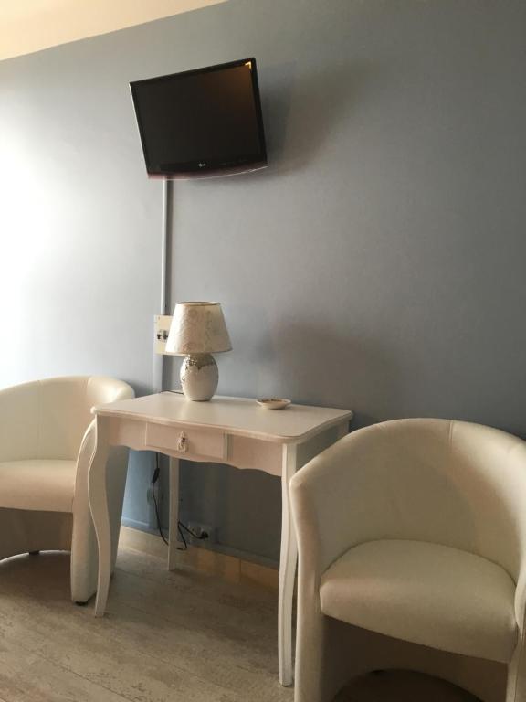 TV a/nebo společenská místnost v ubytování Hotel Celine