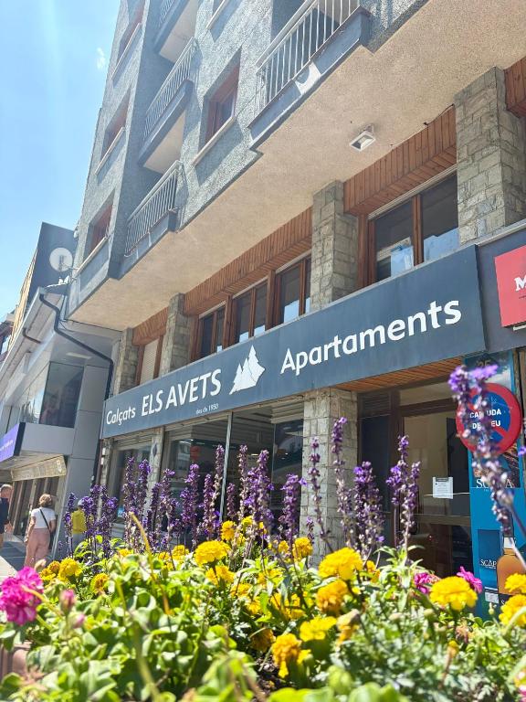 a building with a bunch of flowers in front of it at Apartaments Els Avets in Pas de la Casa
