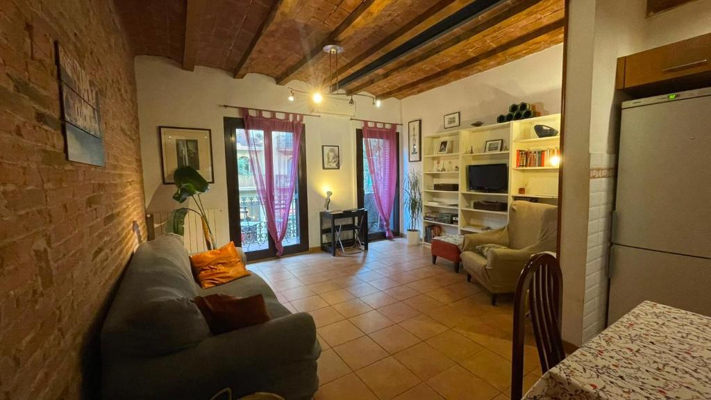 a living room with a couch and a table at Flat Plaza de España BCN in Barcelona
