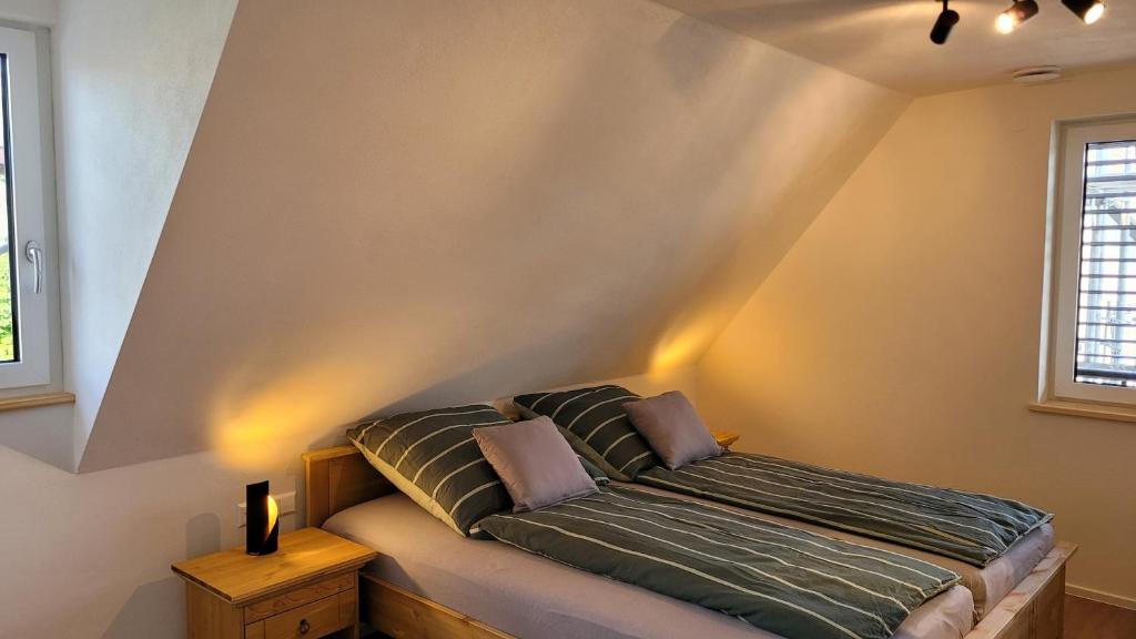 a bed in the corner of a room at Sonnenstüble in Eriskirch