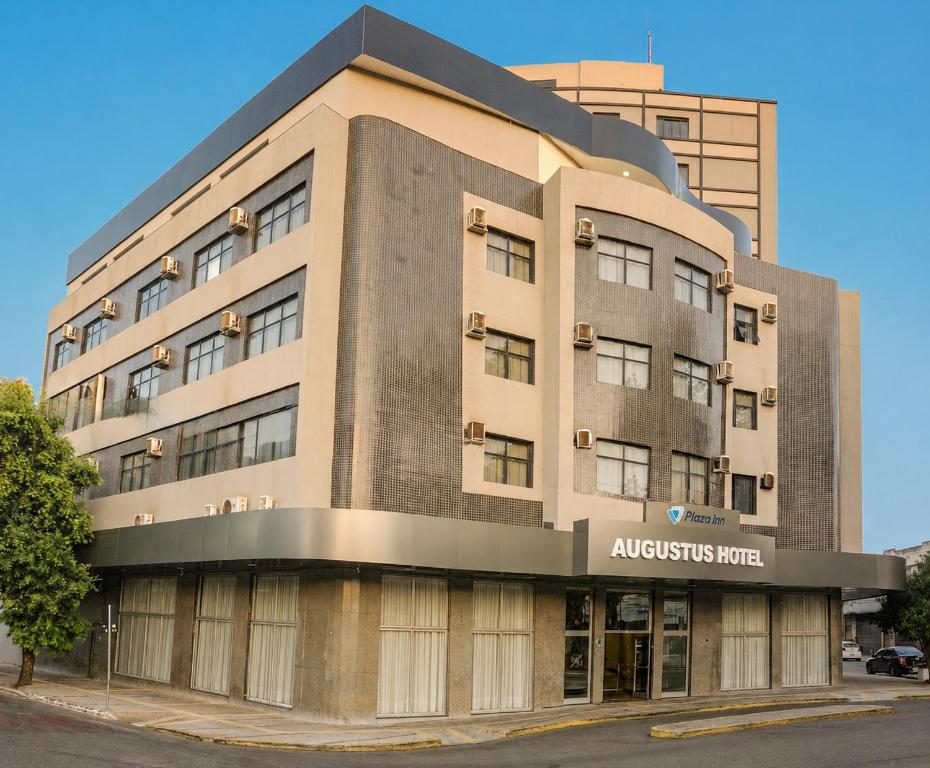 an apartment building with a building at Plaza Inn Augustus - Downtown in Goiânia
