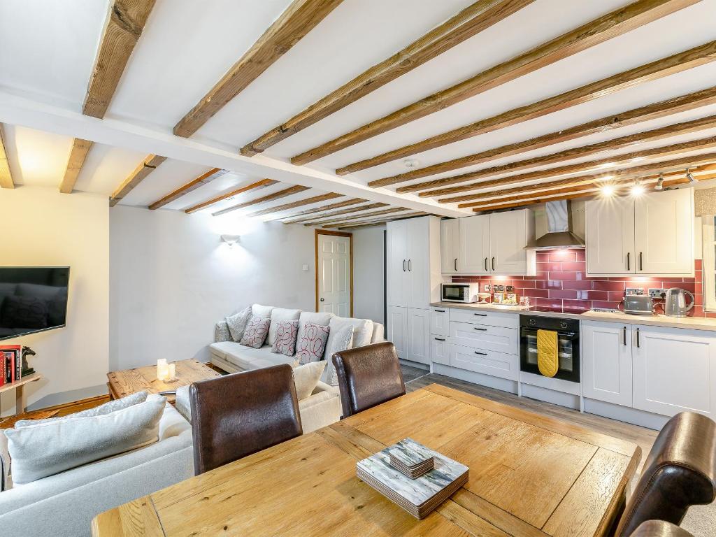 Apartment Two - Uk41162 - Housity