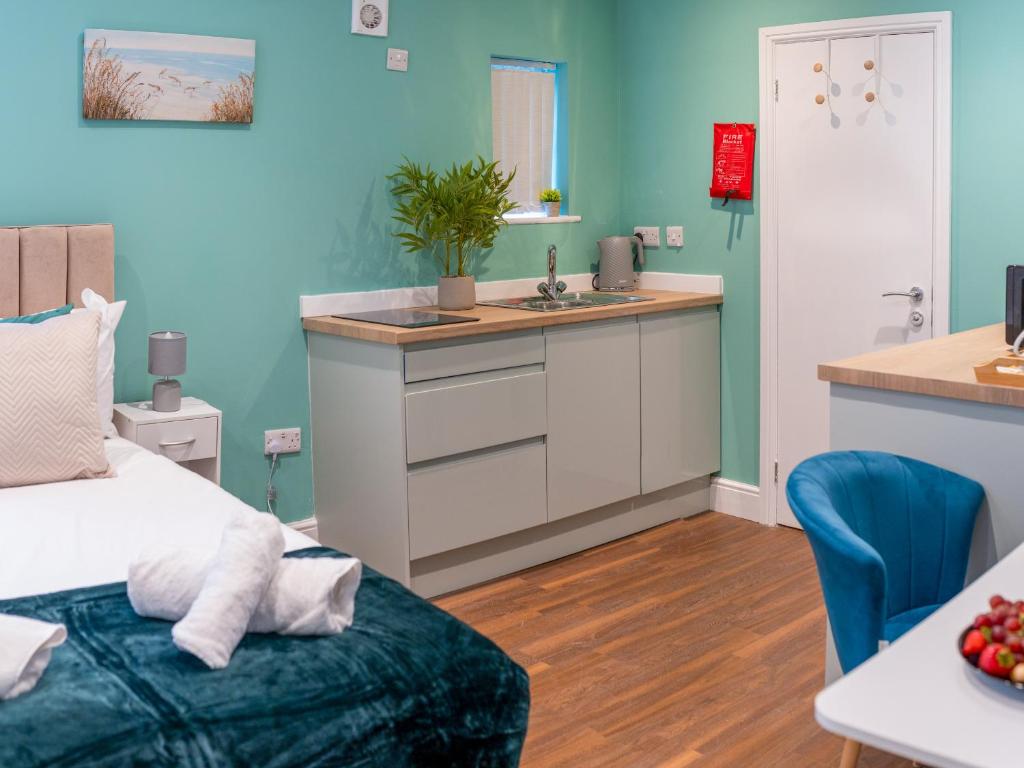 a bedroom with a bed and a sink in a room at Hilltop Apartment 4 - Uk50596 in Earl Shilton