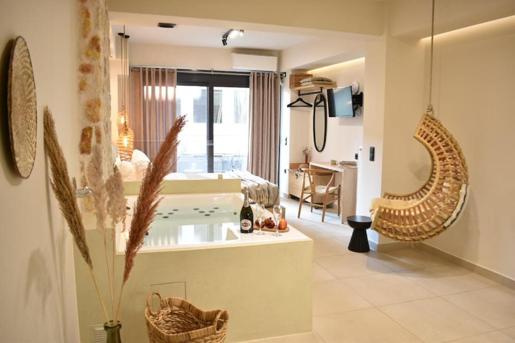 Boho suite Athens 3A jacuzzi near Acropolis