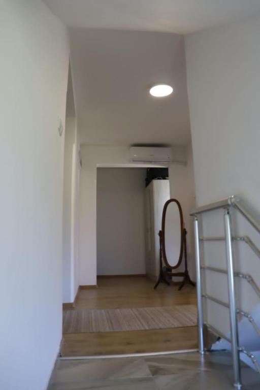 an empty room with a mirror and a hallway at Apartman Anastasija in Guča