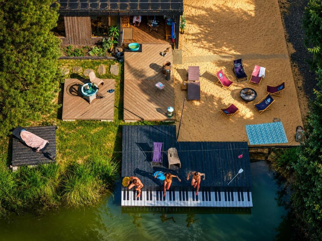 an overhead view of a swimming pool with two people on a deck at Turkusowa Wyspa in Wleń