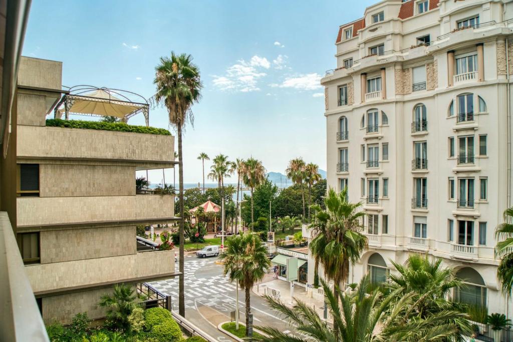 REF 1408 - Cannes Back Croisette - Sea view apartment for rent