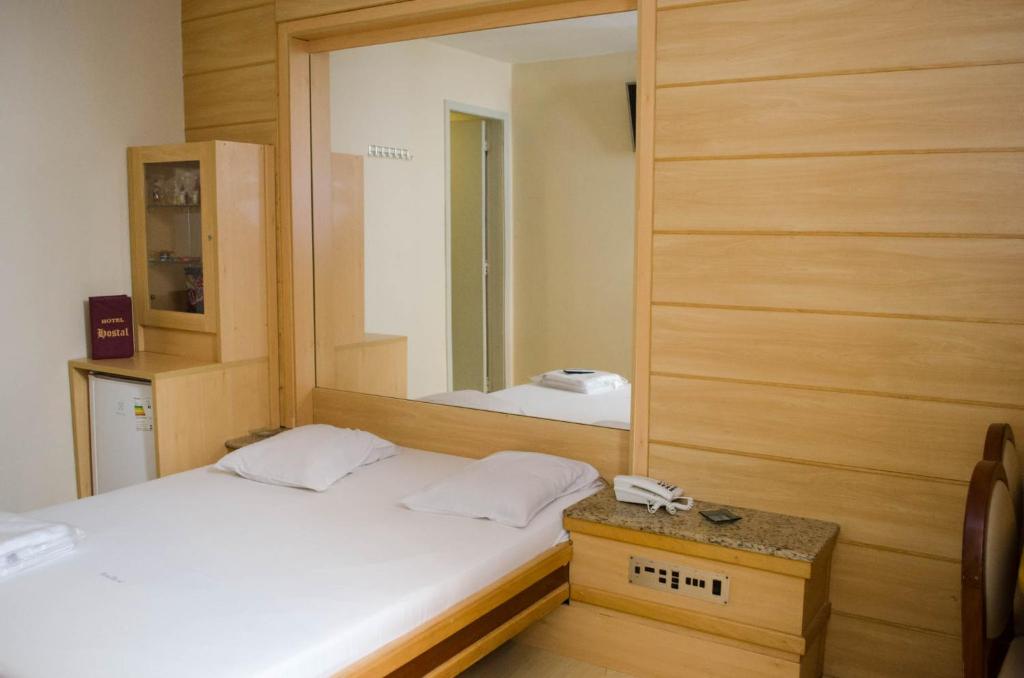  Hotel Hostal (Adults Only)