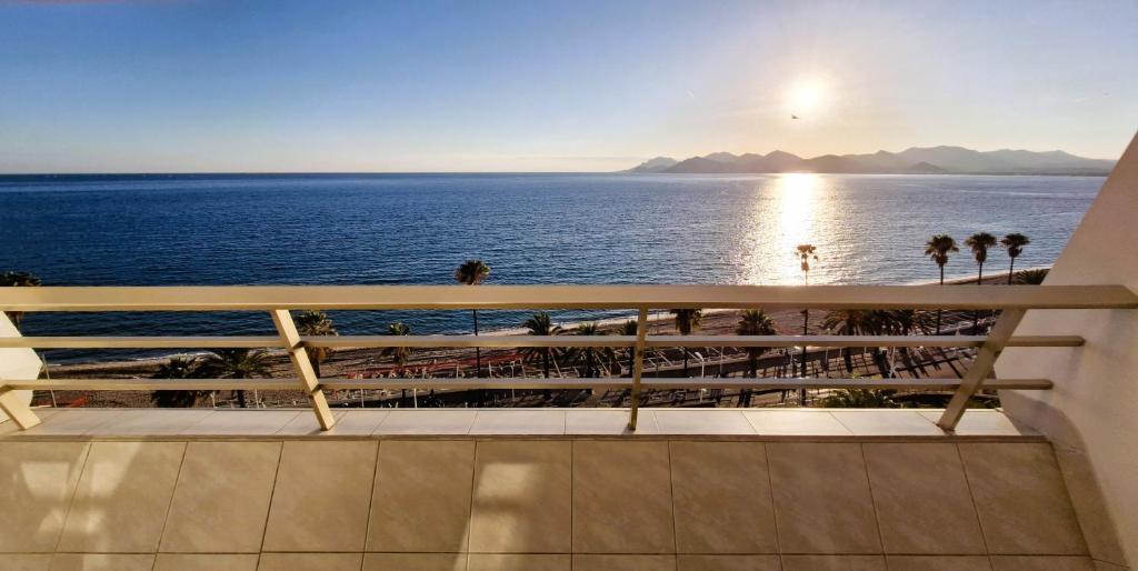Cannes FRONT DE MER SEA FRONT