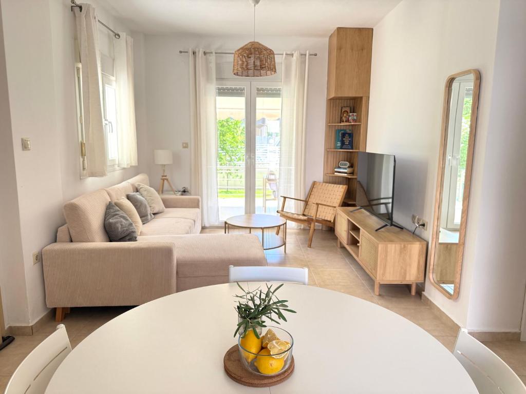 New apartment with private yard 150m from beach