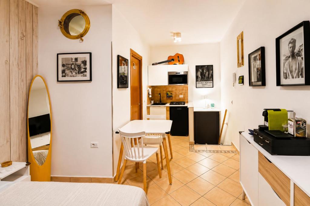 Space Oddity Naples Apartment