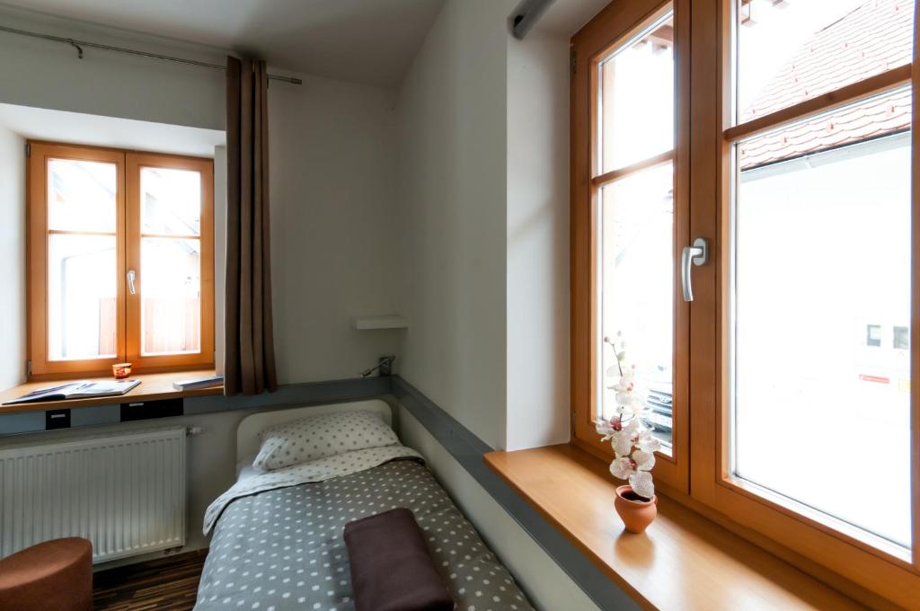Postel nebo postele na pokoji v ubytování CUBE central rooms for 2