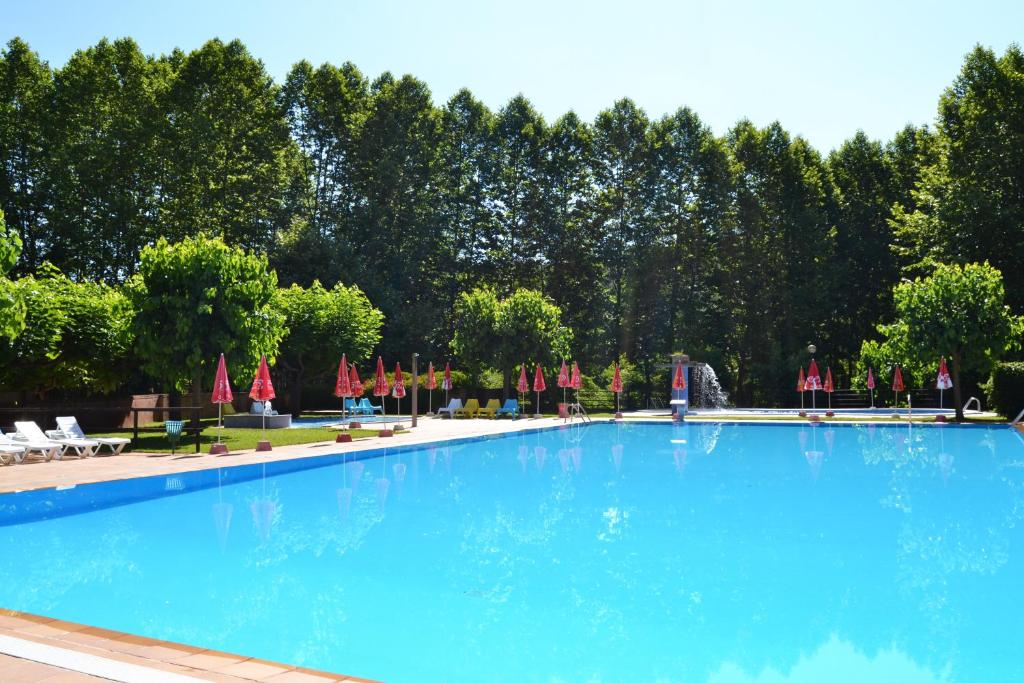 The swimming pool at or close to Càmping l'Alguer