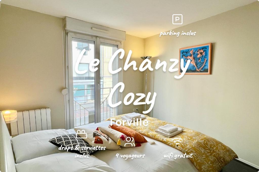 a sign that says be chunky cozy in a bedroom at Le Forville Centre avec Parking in Reims