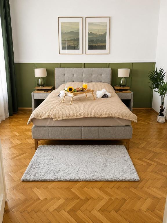 Apartment 5 min Schönbrunn Gloriette, Direct to City Center, Free Parking