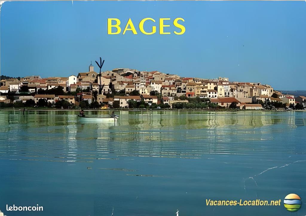 a city on the shore of a large body of water at Maison Vacances Mer in Bages