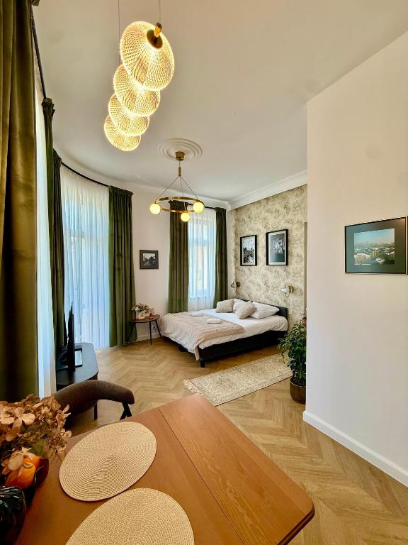 a living room with a bed and a table at Apartament Verde Stare Miasto in Chełm