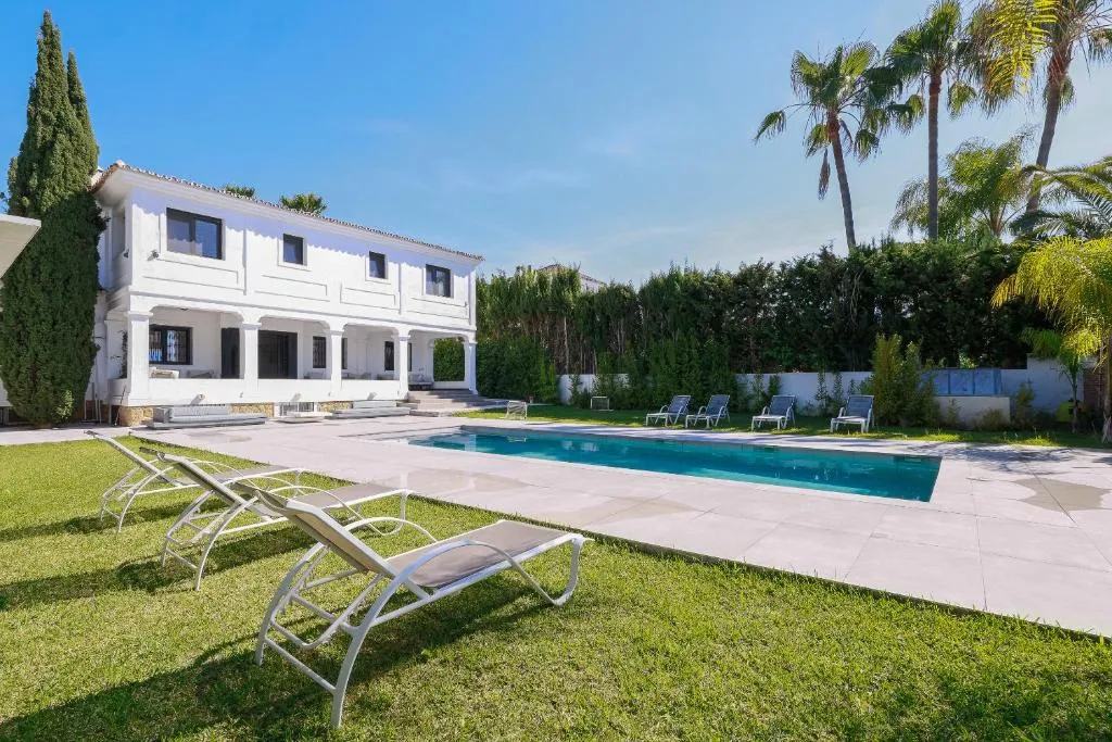 Villa Puerto Banus, Piscina, BBQ, Smart TV, AC, Discoteca, 12 personas