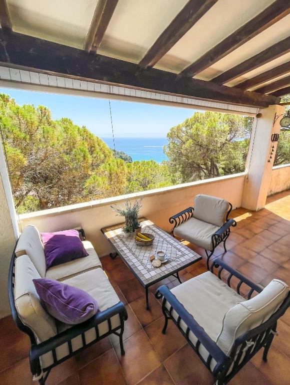 Cala Canyelles Mediterranean Home with Sea Views & Terraces