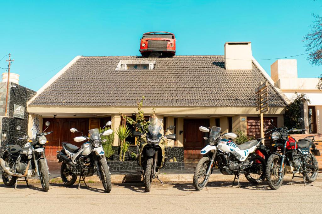 a group of motorcycles parked in front of a house at HOSTEL La Casa de Li - En in Chilecito