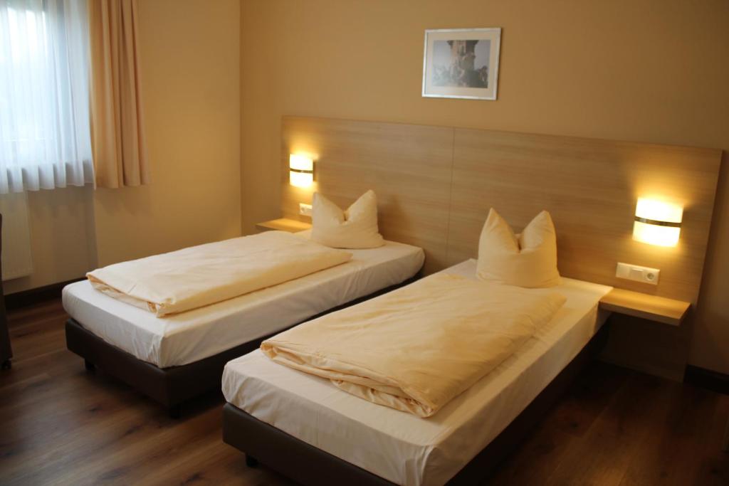 Postel nebo postele na pokoji v ubytování Hotel-Restaurant Stern