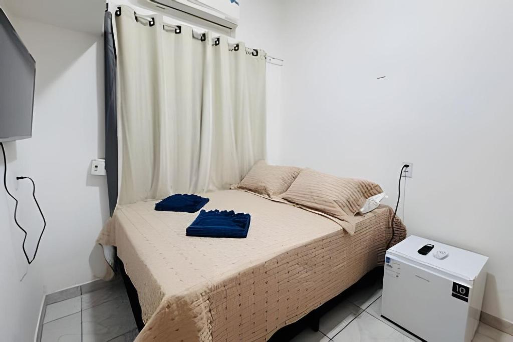 a small bedroom with a bed and a window at Abaíra Serra Azul Suítes 03 - Centro in Petrolina